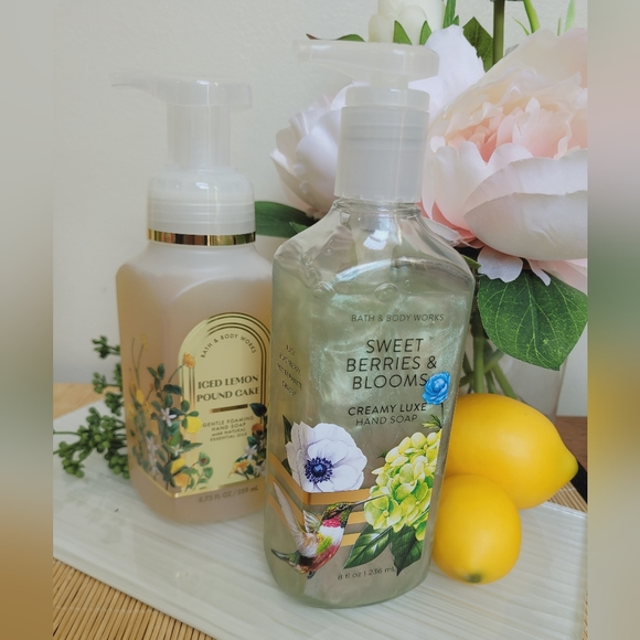 Sweet Berries Blooms & Iced Lemon Pound Cake Bath & Body Works Hand Soap Set NWT - Picture 8 of 9